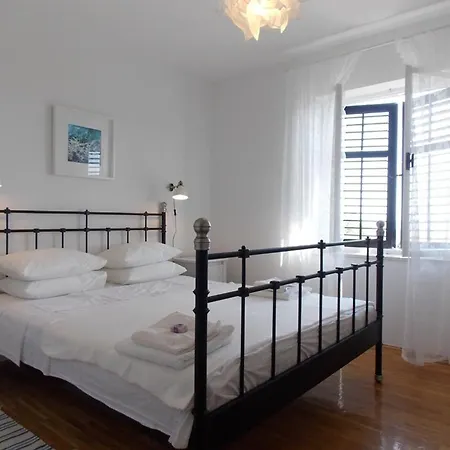 House With A Parking Space Seget Vranjica, - 11696 *