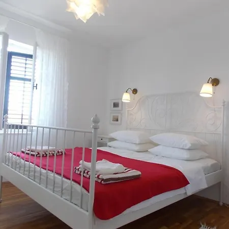 펜션 House With A Parking Space Seget Vranjica, - 11696 *